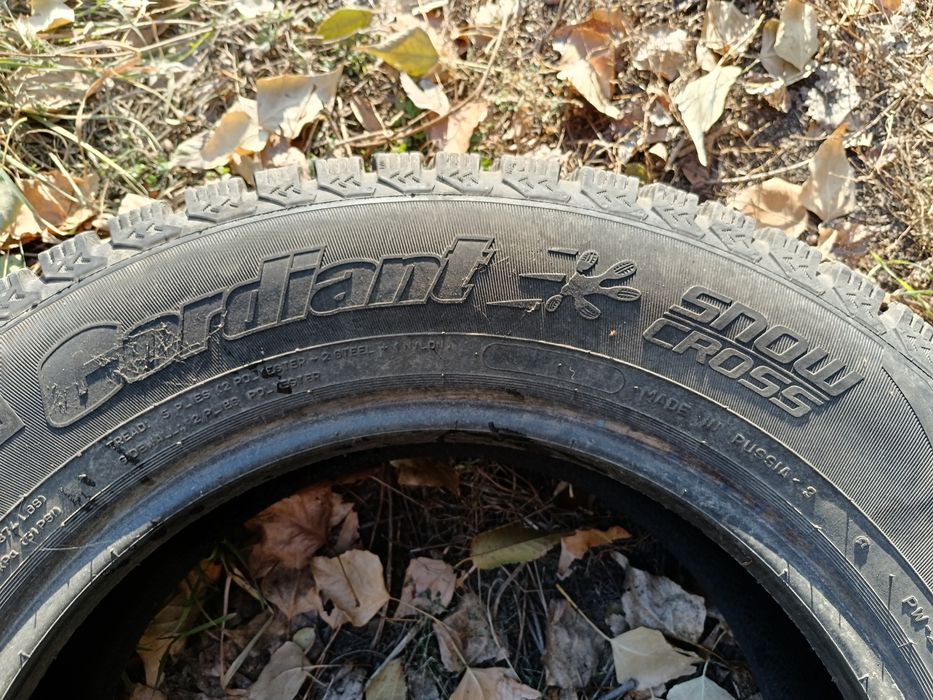 Продам 2 шины 215/65/16