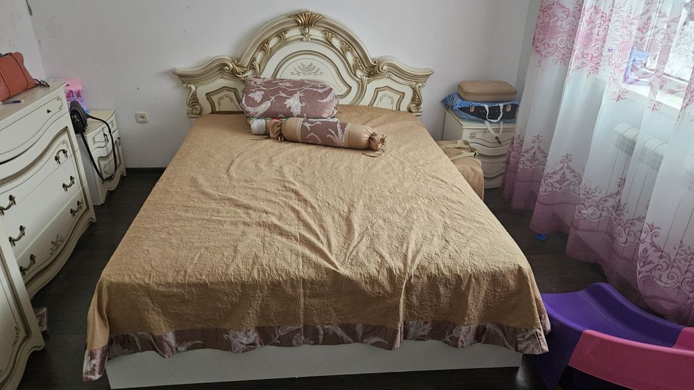 Продам спальный гарнитур