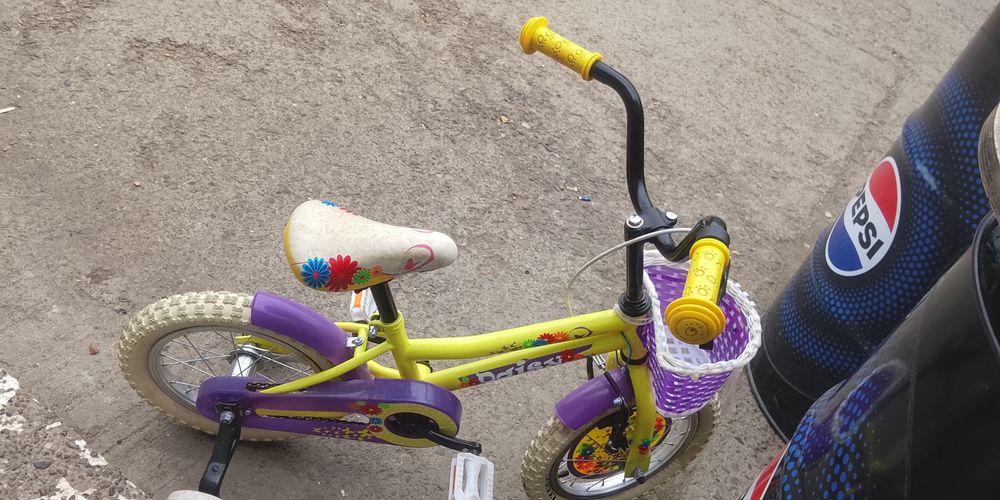 Bicicleta fetița între 4si 5 ani