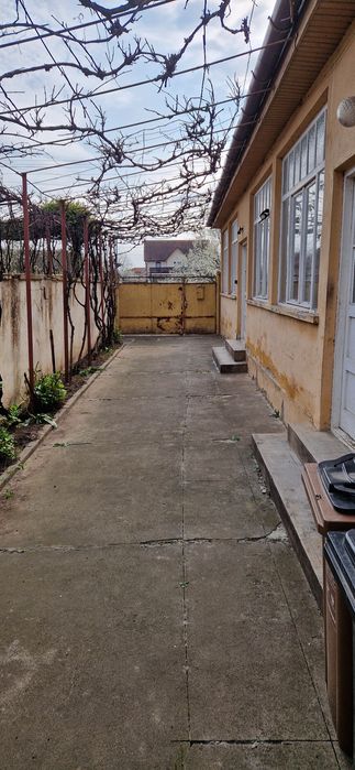 Vând casa 4 camere
