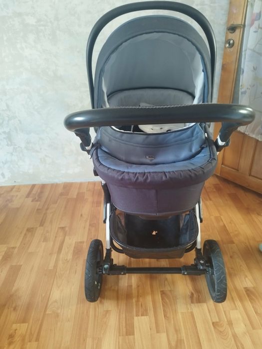 Vînd Cărucior folosit