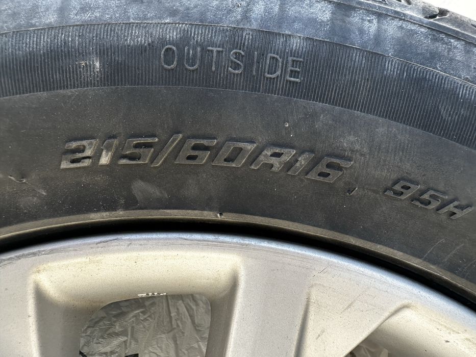 Продаёться шины с дисками в хорошом состояние