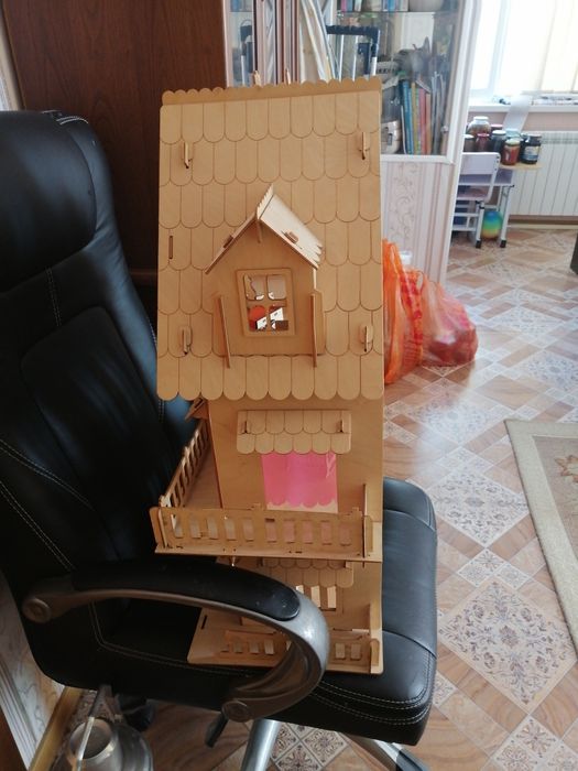 Кукольный домик с мебелью