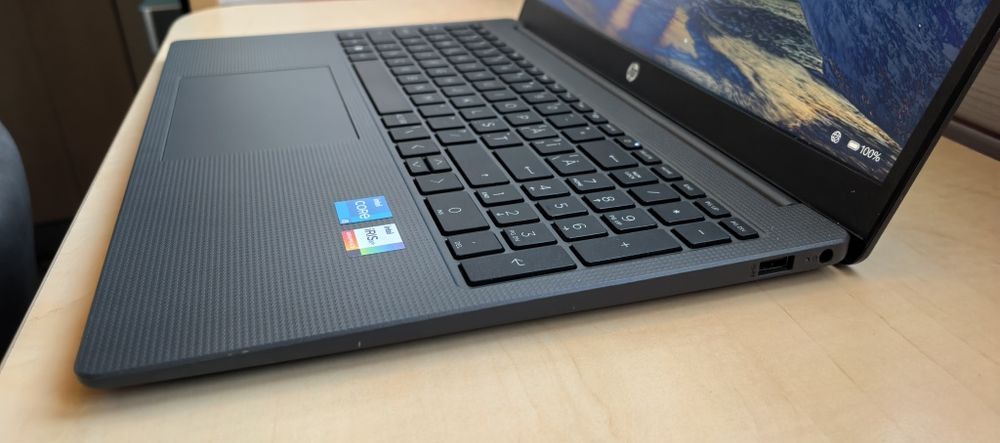 Laptop HP 15__i5 1334U gen 13_8GB DDR4_512GB SSD__NOU 10/10_Model 2025