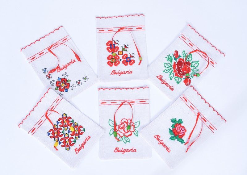 Традиционни български сувенири - ръчна изработка.