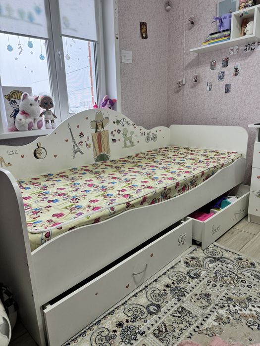 Продам гарнитур для девочки