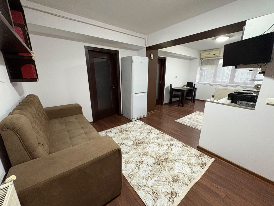 Închiriez apartament