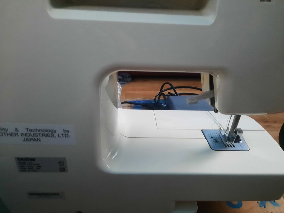 Продам швейную машинку.