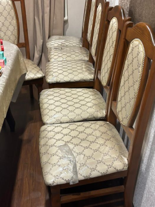 Продам стол со стульями в идеальном состояний