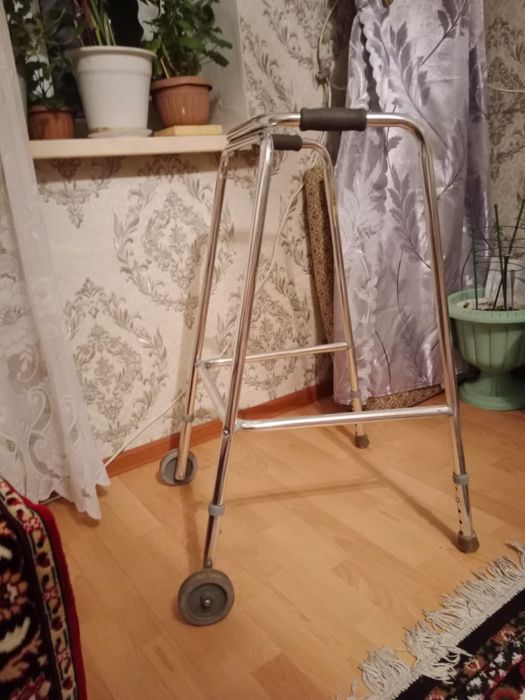 Ходунки для взрослых продам