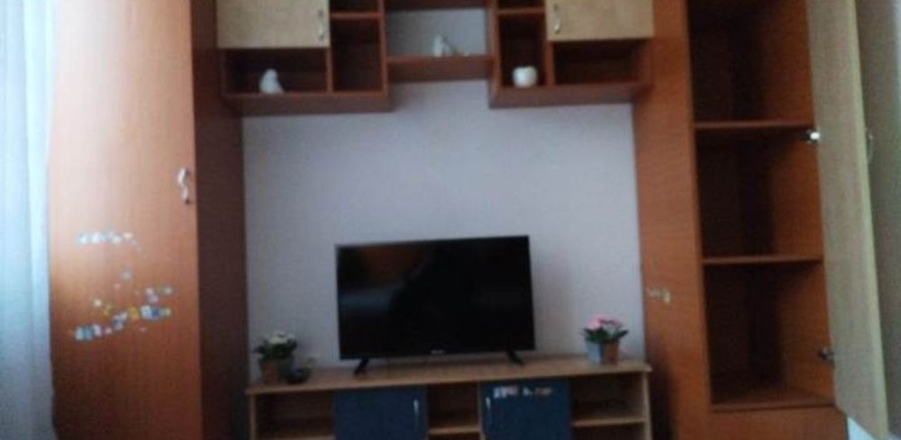 Închiriez apartament micro 19