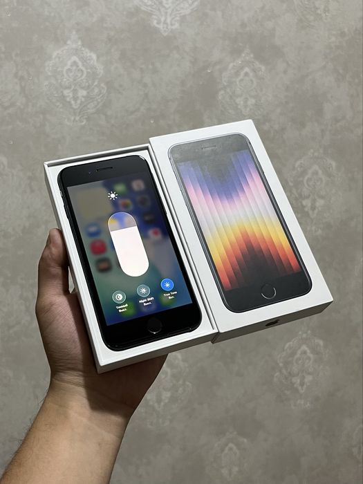 iPhone se 3 2022 Midnight 128gb