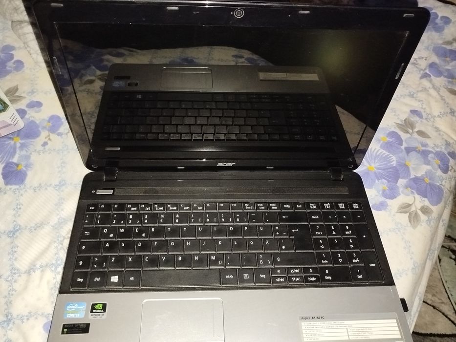 Vând 2 laptopuri Acer ține bateria 1 h 30 m 8 GB RAM