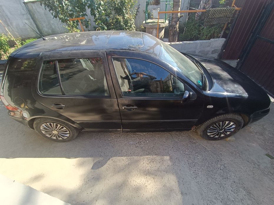 Vând  gorf 4 motor 1.4 an 2001