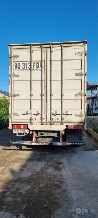 Howo bortli yuk avtomobili sotiladi.