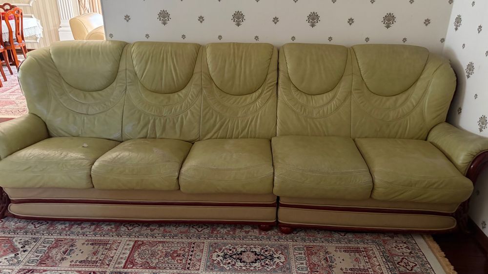 Продам диван кожаный