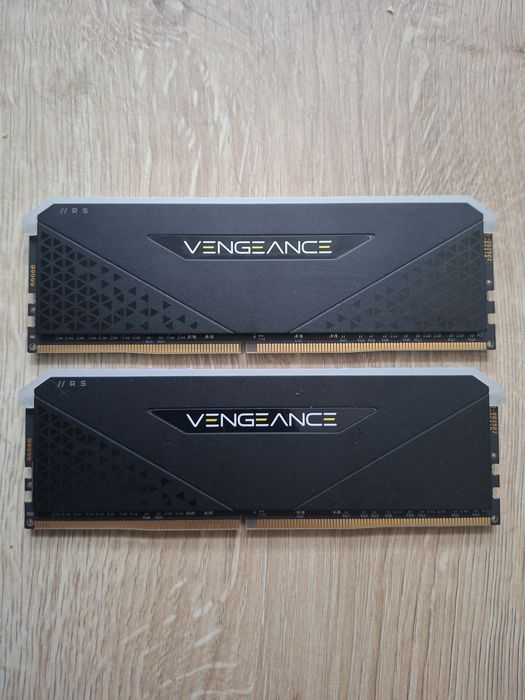 (Vândut) Memorii RAM Corsair Vengeance RGB, ddr4, 32 GB