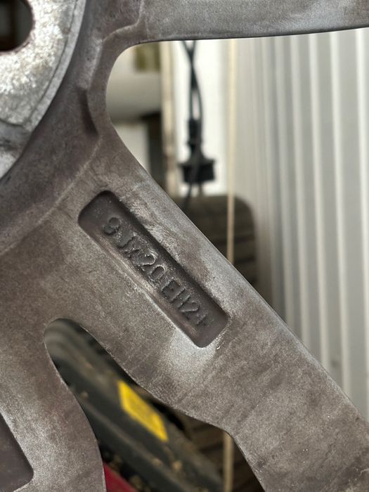 4 броя джанти размер 20 и 4 броя нископрофилни летни гуми DUNLOP