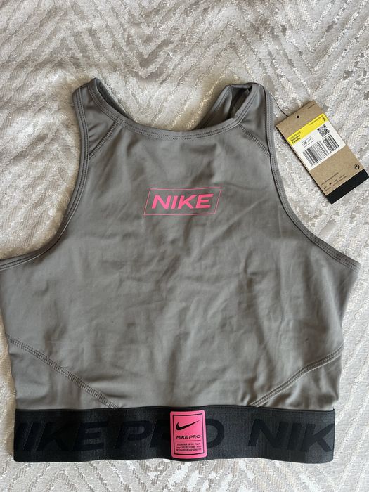 Спортен топ Nike