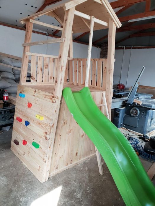 Vând locuri de joacă, tobogan, leagane