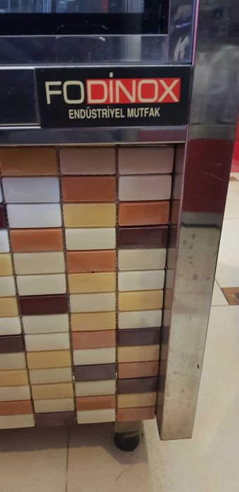 Сладкарска хладилна витрина за торти