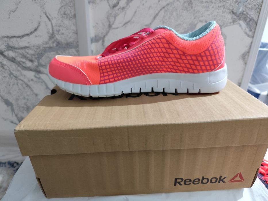 Новые кроссовки Reebok