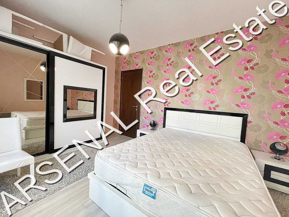 Дава се под наем Тристаен апартамент в София, Изток - 130 кв.м за 1150 € - Снимка #4