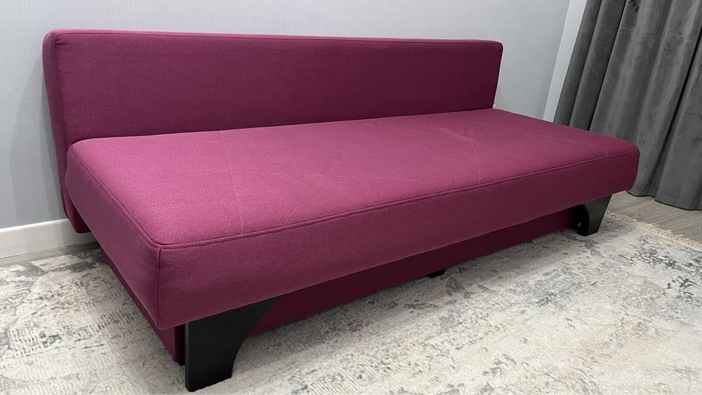 Продается диван-кровать 210 см х 90 см