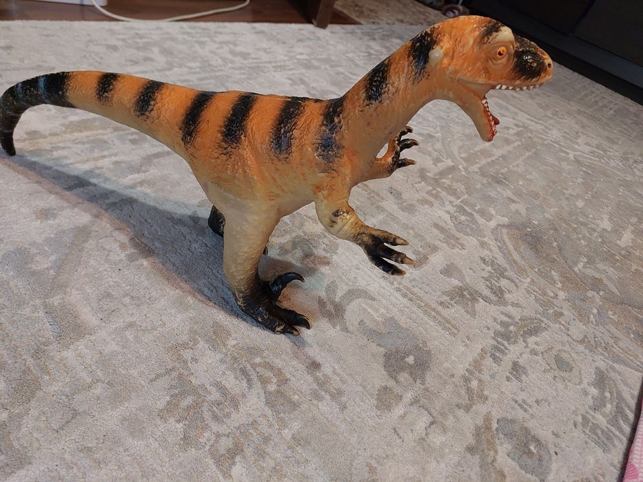 Срочно продам игрушку Динозавр