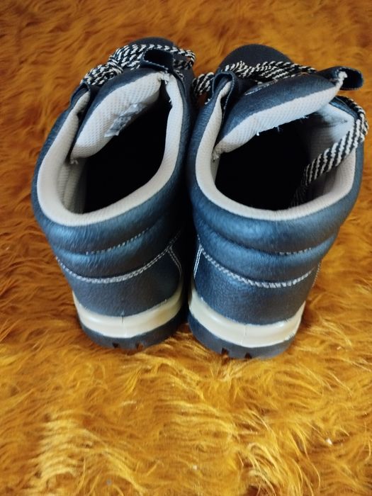 Зимни боти,с бомбе, чисто нови.