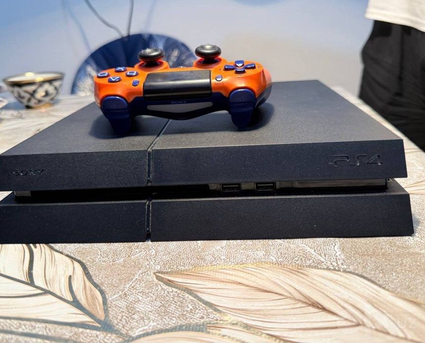 Ps 4 Pro holati zur deyarli ishlatilmagan 1 joystick bor