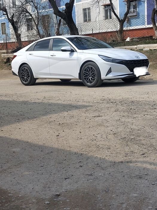 Hyundai Elantra sotiladi