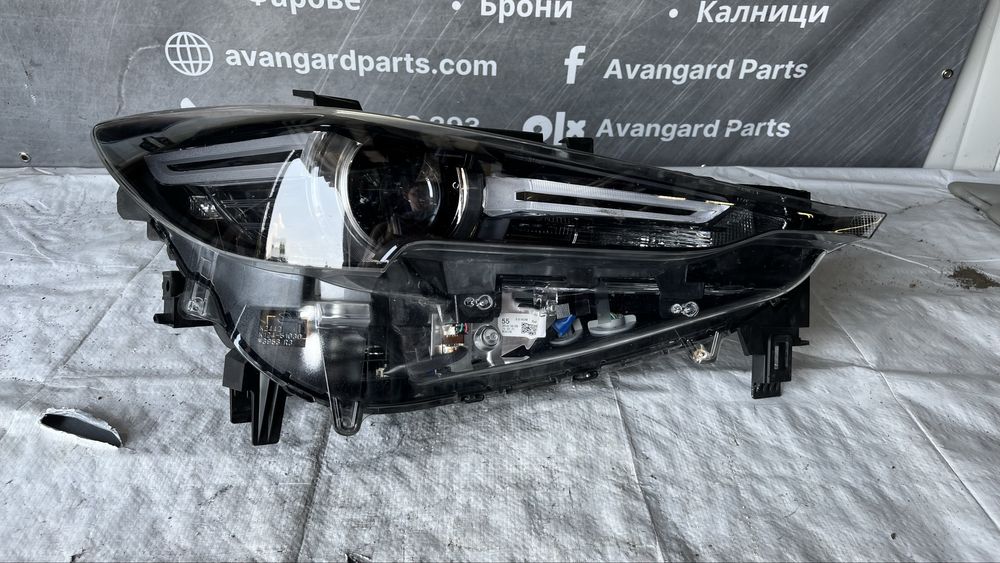 3 броя десен и 1 брой ляв фар Mazda CX-5 2017-