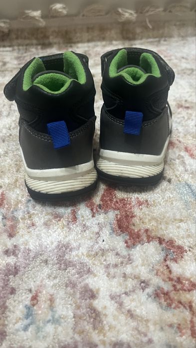 Продам ботинки для мальчика 22 р