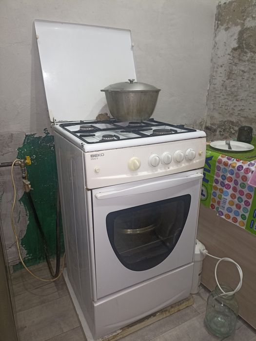 Продам газовую плиту