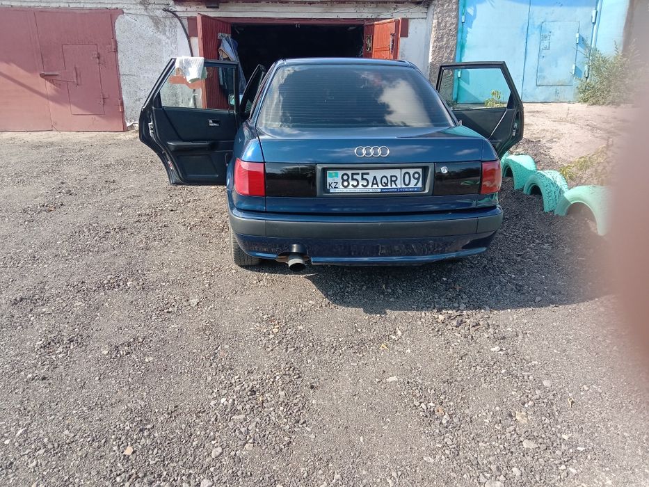 Продаю Ауди 80 В4 1992