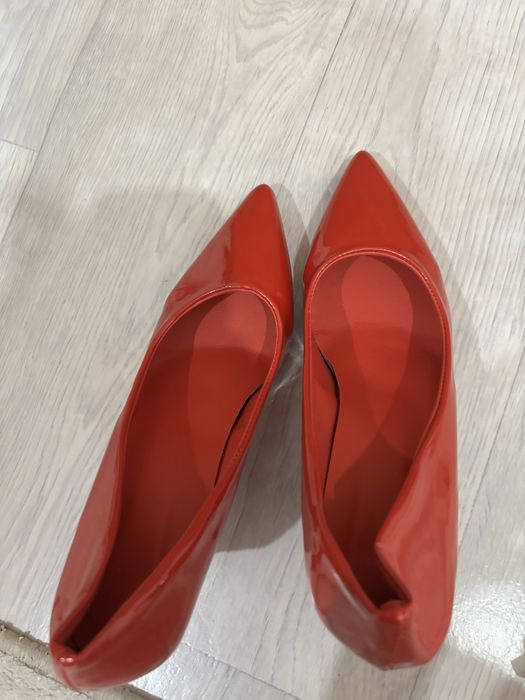 Туфли сатылады………