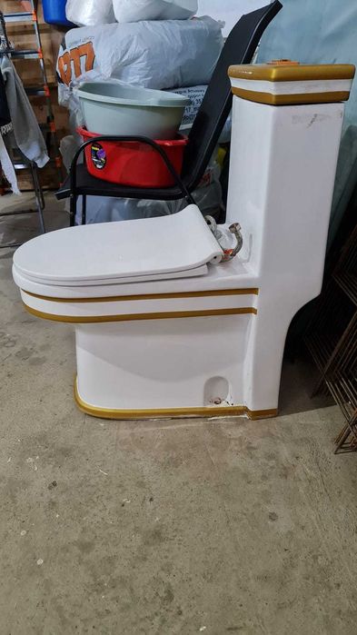 Продам унитаз литой