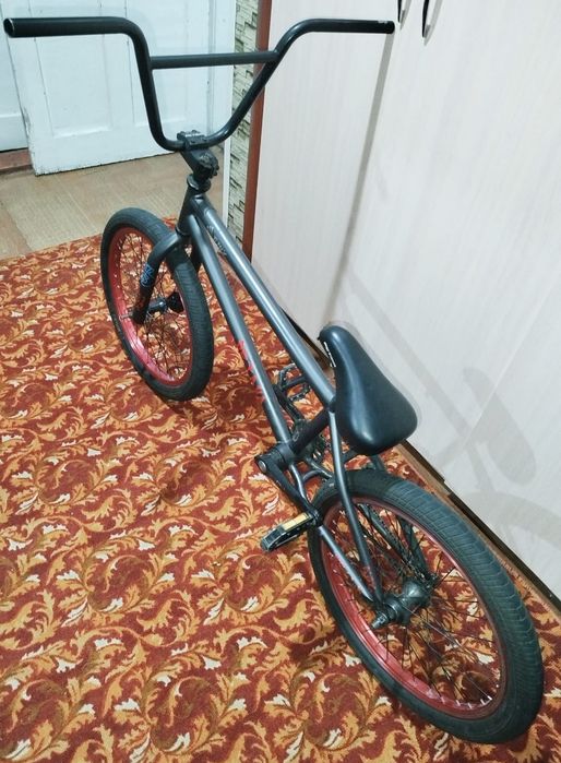 Продам велосипед BMX в хорошем состоянии.
