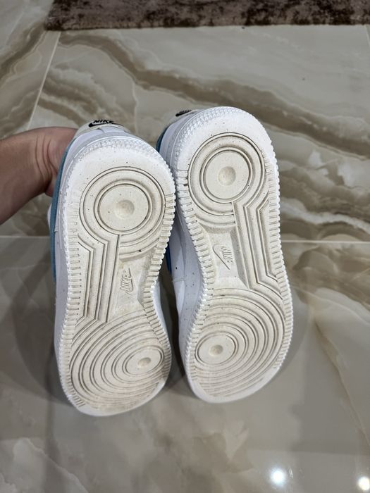 Vand air force 1 editie limitata