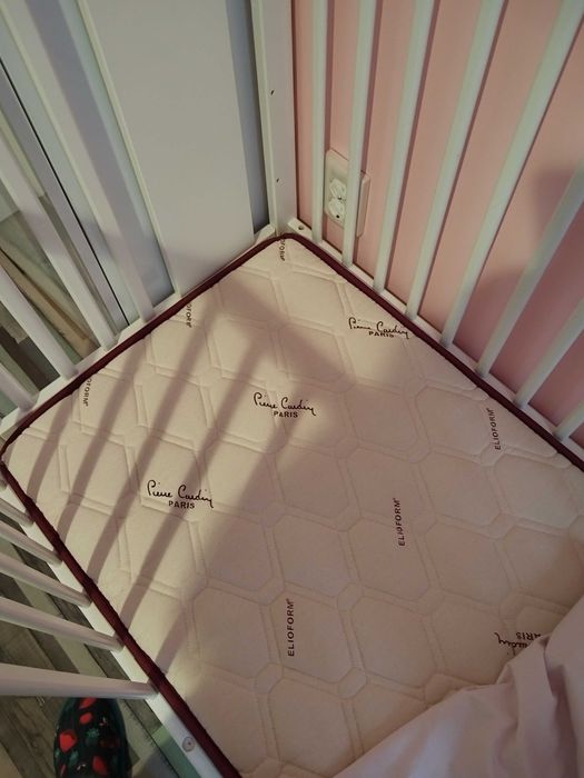 Бебешка кошара 120/60 и матрак за нея pierre cardin