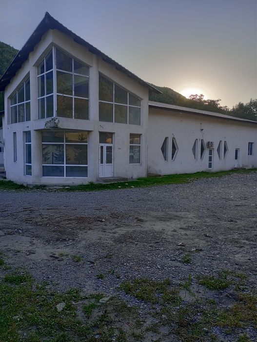 Vand sau inchiriez Hale productie ,spatii comerciale,hale depozitare