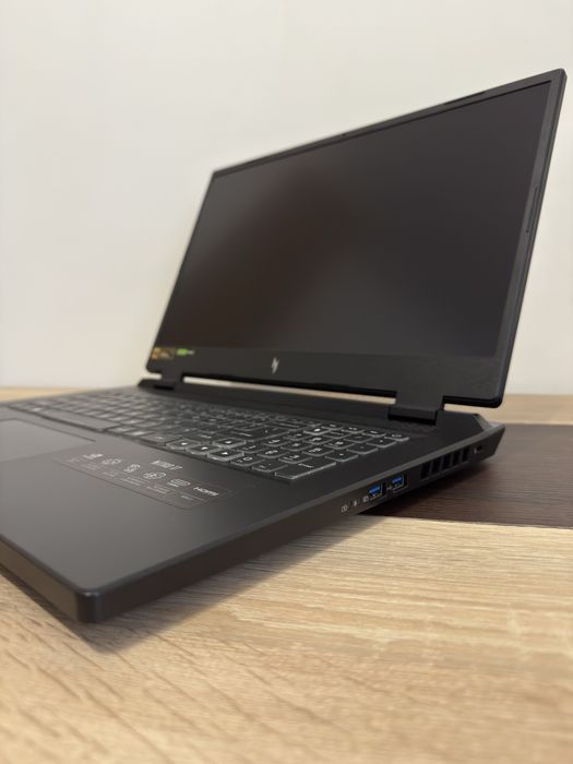 Acer Nitro 17- Ryzen 9 8945HS, RTX 4070, 32GB RAM , 1TB SSD