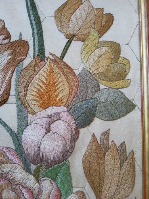 Broderie manuala "Gradina cu lalele"