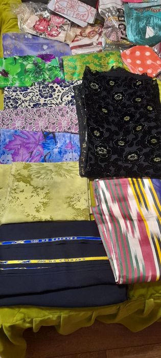 Продам отрезы тканей и платки