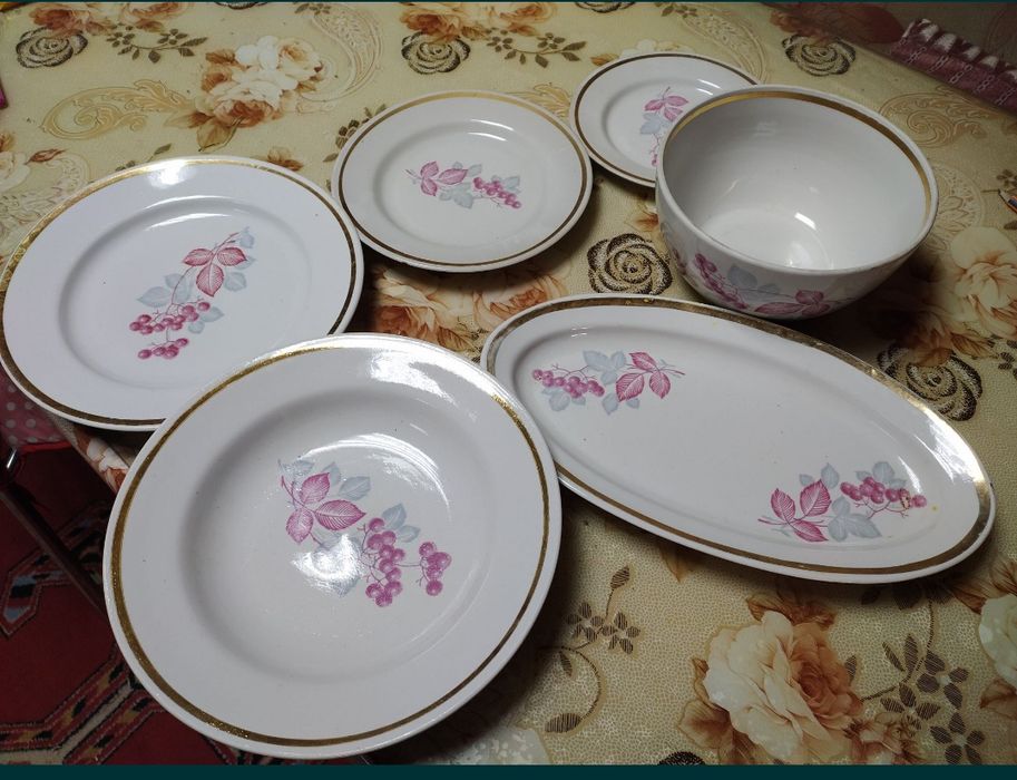 Столовый сервиз .