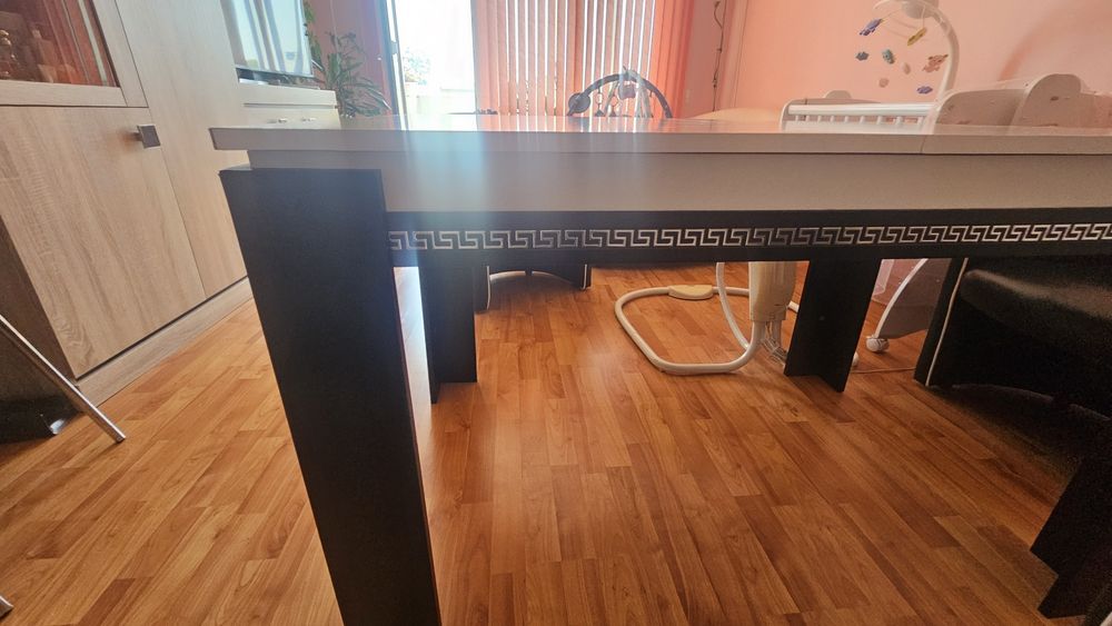 Запазена разтегателна маса