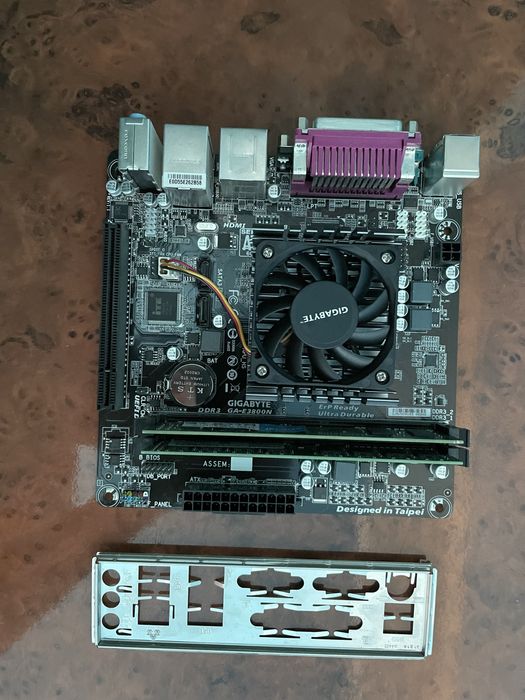 Материнская плата двухядерный Gigabyte  GA-E3800N