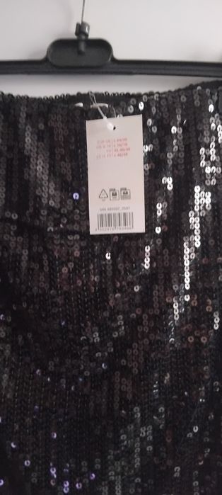 Fusta L ,cu paiete ,noua ,cu etichetă