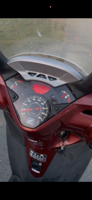 Vând honda sh 300 i